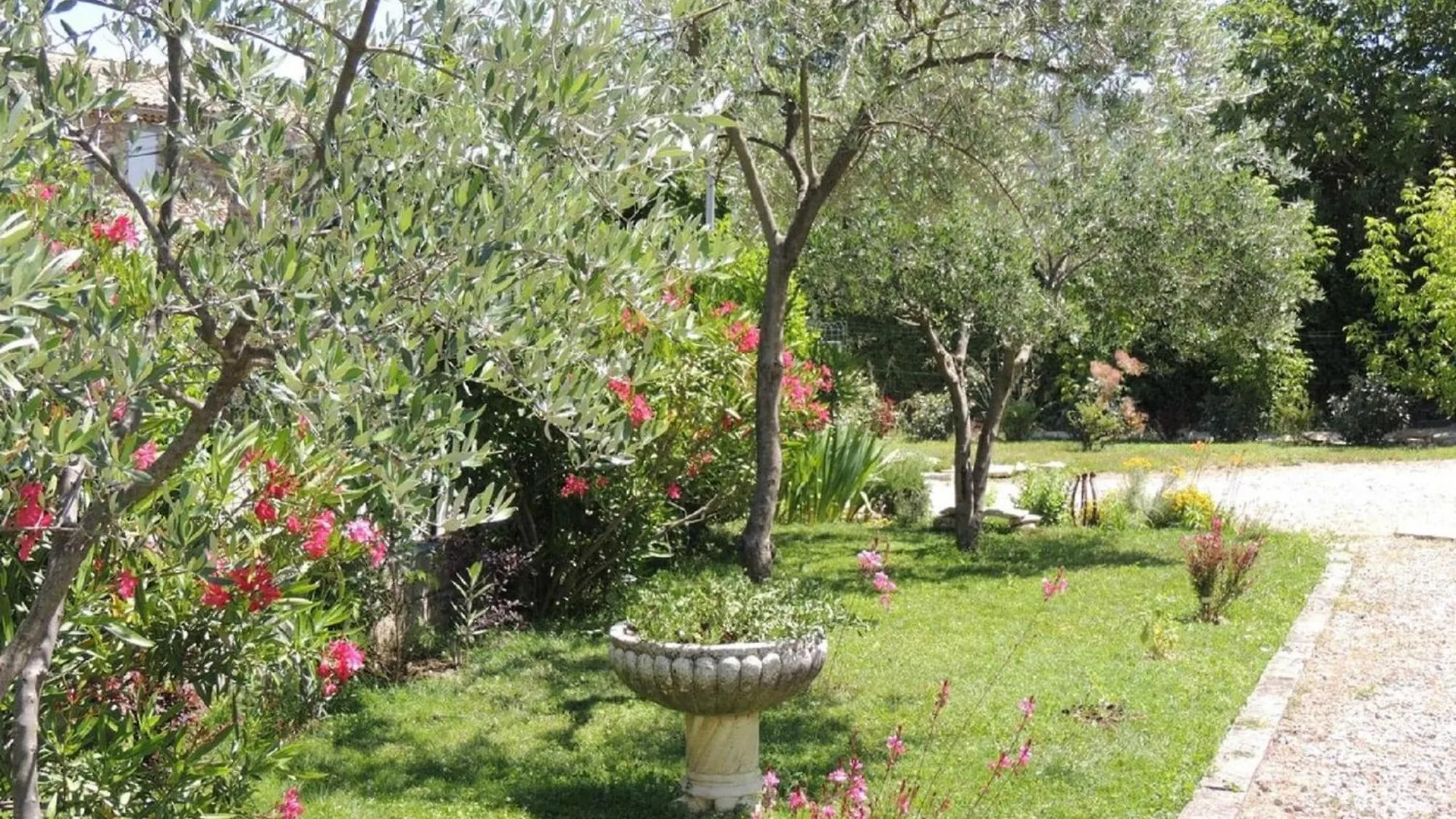 Villa Alana With Swimming Pool Vaison-la-Romaine